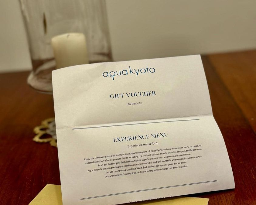 Wspaniały voucher. Experience Menu dla dwóch osób do japońskiej restauracji Aqua Kyoto ofiarowany przez Państwo Danutę Kowalewską i Patricka Murphy.